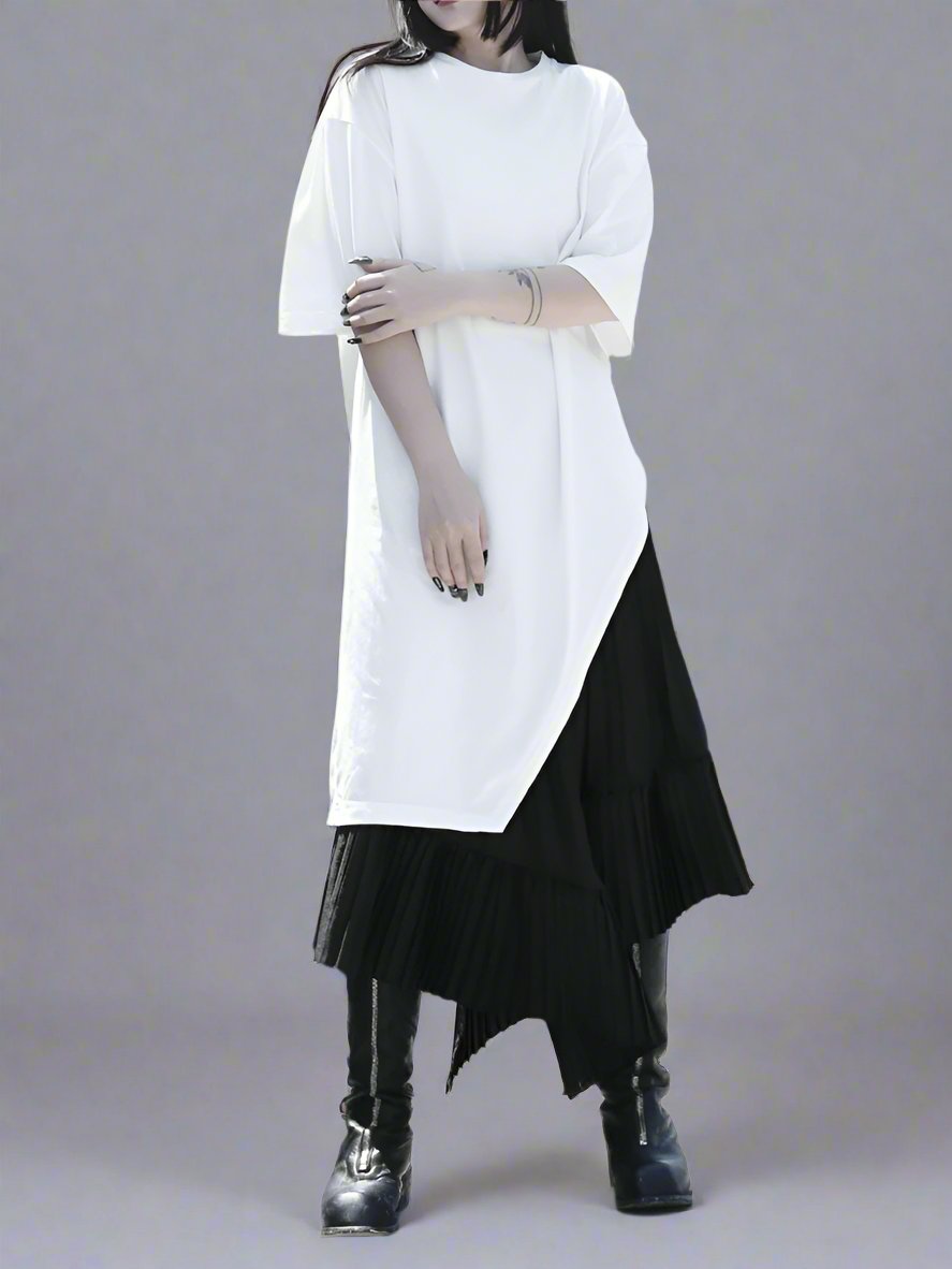 Asymmetrical, irregular and versatile, loose T-shirt