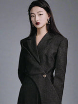 Buttoned gray woolen coat