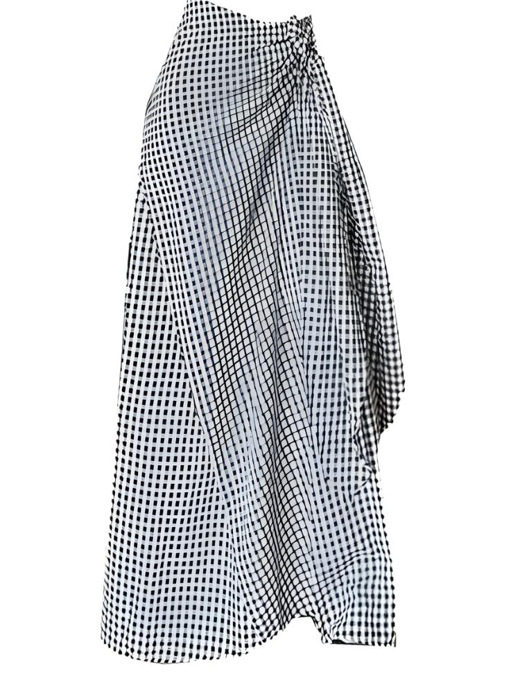 Retro black and white plaid skirt