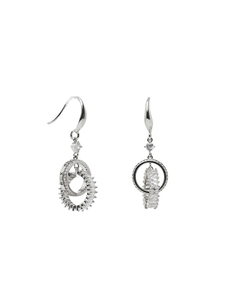 Long circle earrings with unique design