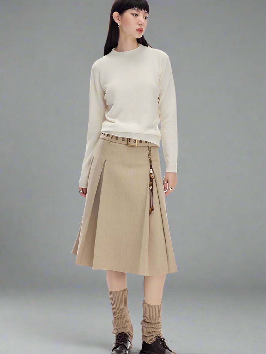 Classic preppy-style pleated wool skirt