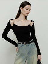 Chain off-the-shoulder slim T-shirt